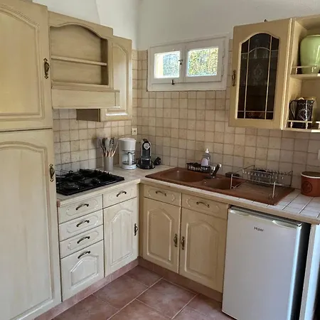 Hébergement de vacances Cabanon Indépendant Confort Avec Terrasse Et Accès Piscine *