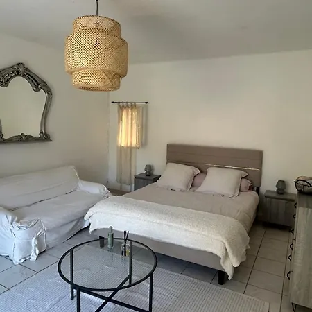 Cabanon Indépendant Confort Avec Terrasse Et Accès Piscine *