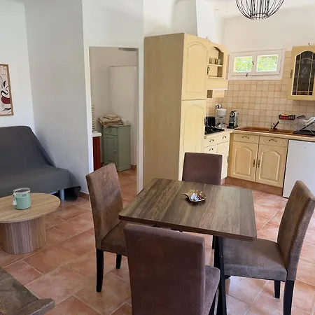 Cabanon Independant Confort Avec Terrasse Et Acces Piscine * Bormes-les-Mimosas