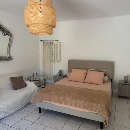 Cabanon Independant Confort Avec Terrasse Et Acces Piscine Bormes-les-Mimosas